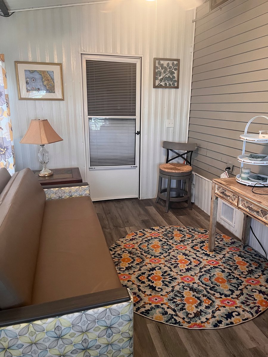 Florida room with sofa bed. 