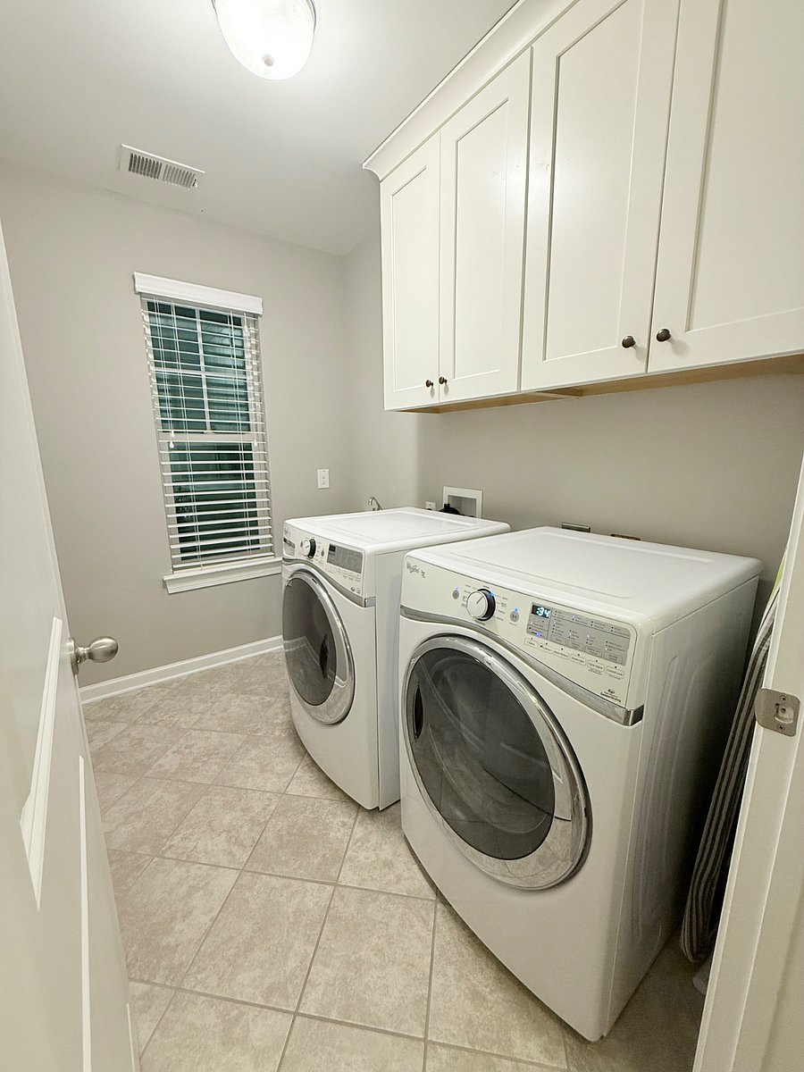 Laundry Room with utility sink