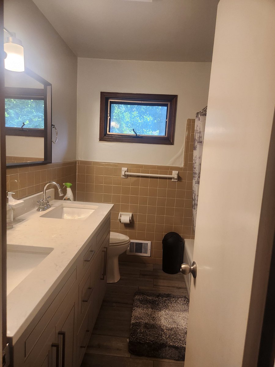Hallway Bathroom - Dual sink