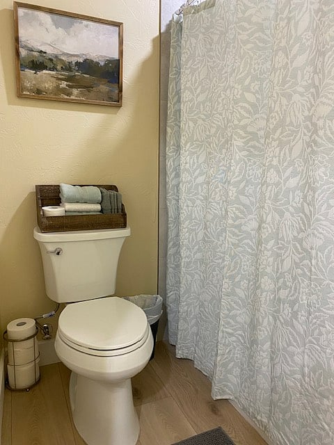 Main en-suite bathroom