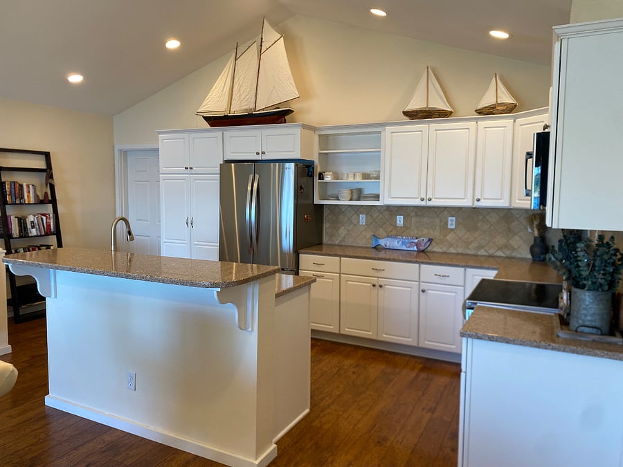 Full kitchen