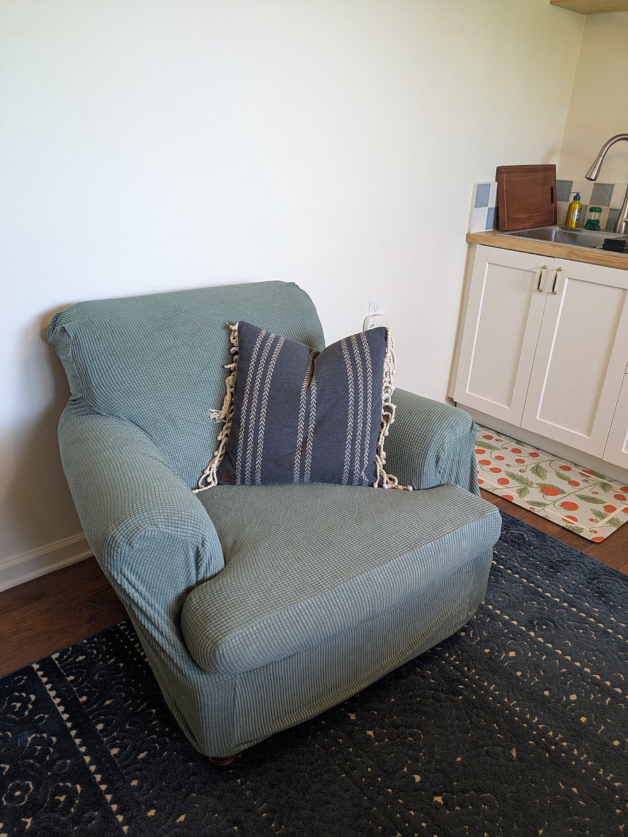Private 1 Bdrm Apartment with Outdoor Space and Views