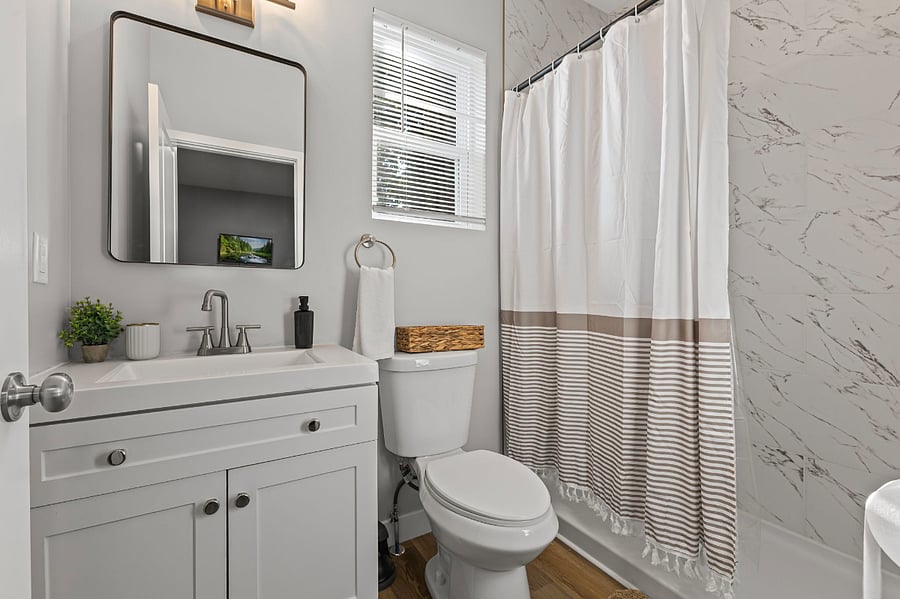 Ensuite bathroom in bedroom 1