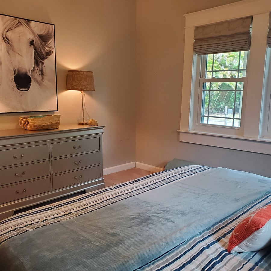 Bedroom w/ King size mattress