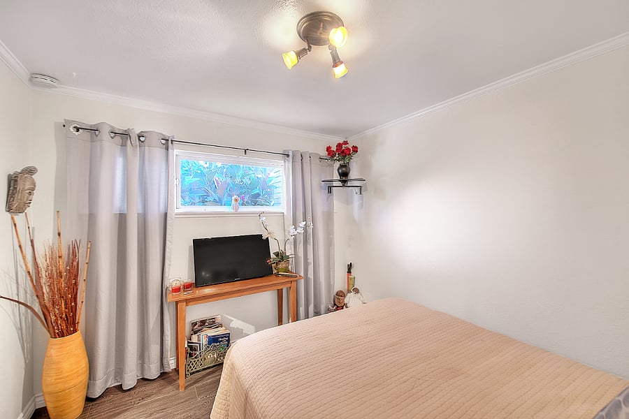 Bedroom 1 Over looks pool