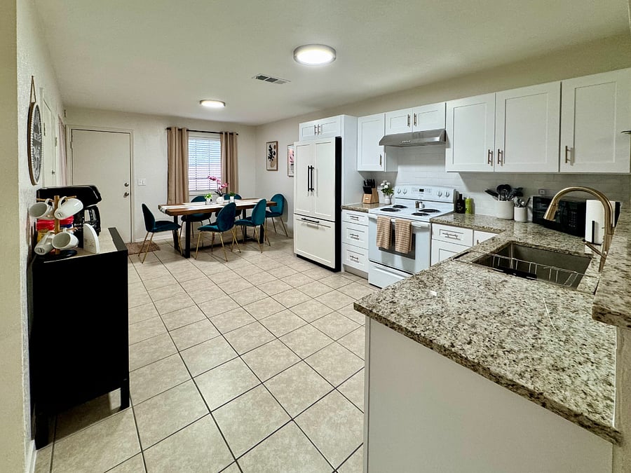 Furnished Finder property 882585_1 photo 3