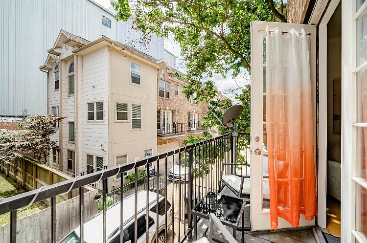 Shared patio on 2nd floor