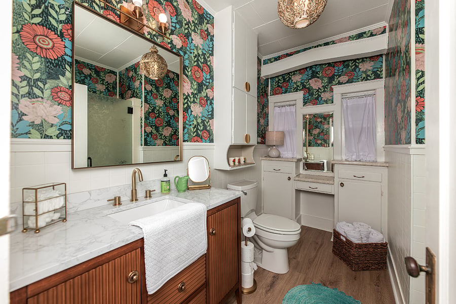 Shower, makeup area