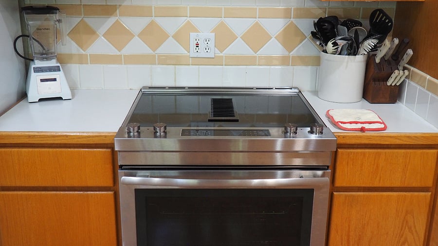 Fully equipped kitchen.