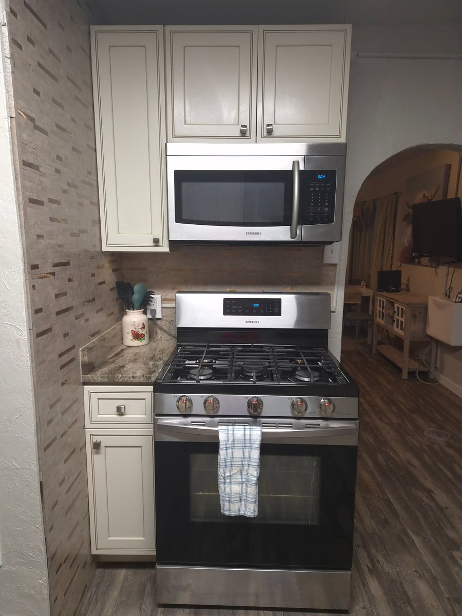 Gas stove and oven