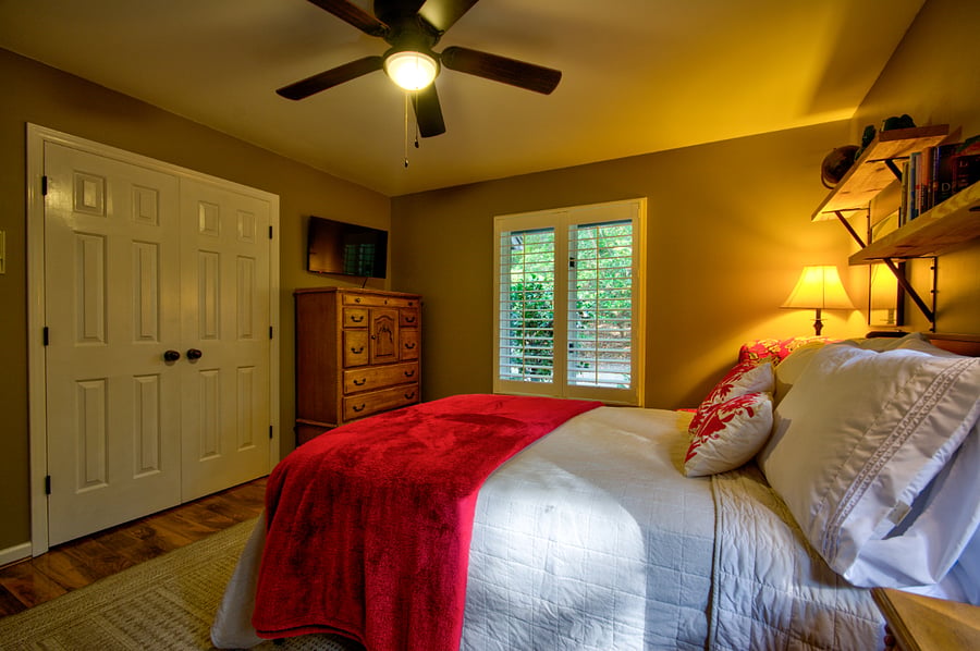 1st floor bedroom (full bed)