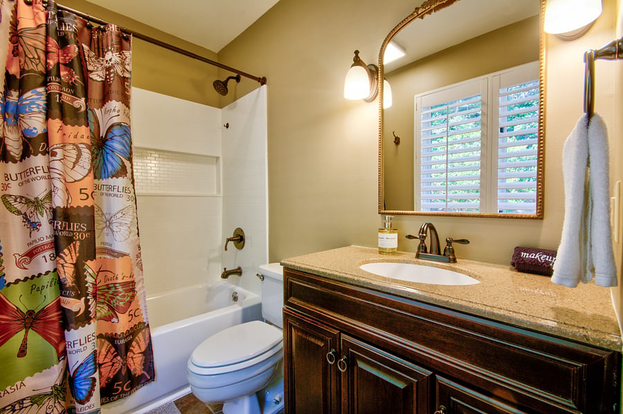 1st floor ensuite bathroom