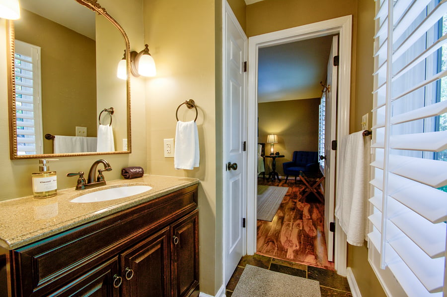 1st floor ensuite bathroom