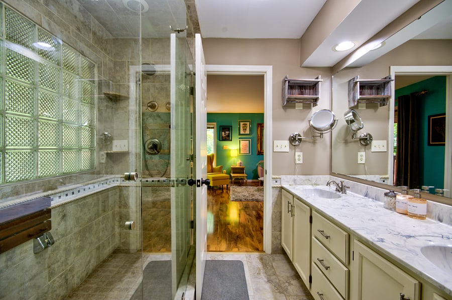 2nd floor bathroom