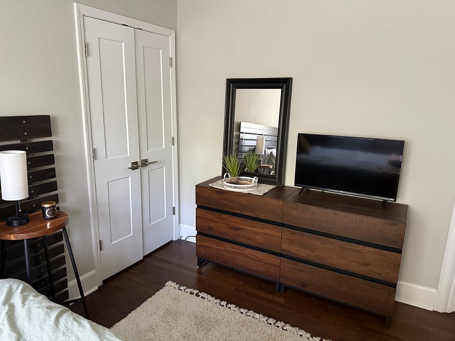 Bedroom 2 - Queen Bed