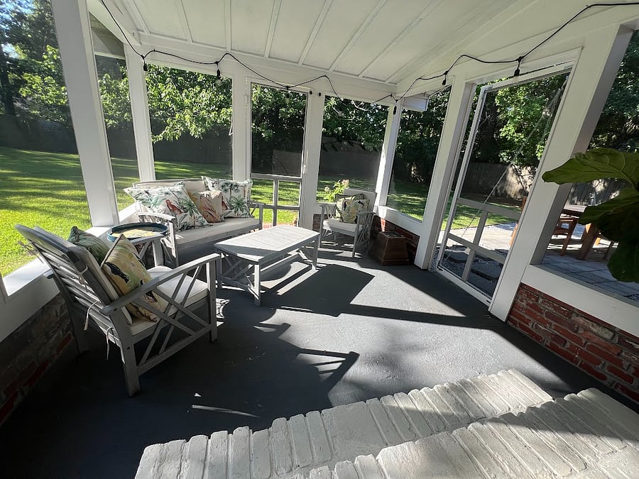 Screened porch off of diningroom