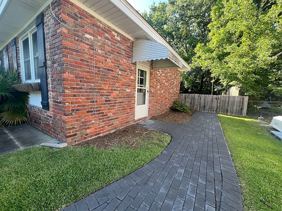 Side entry and gate to backyard