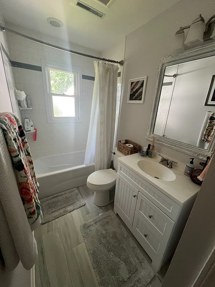 Full hall bathroom