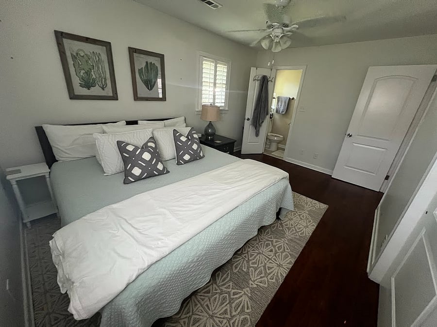 King bedroom with en suite