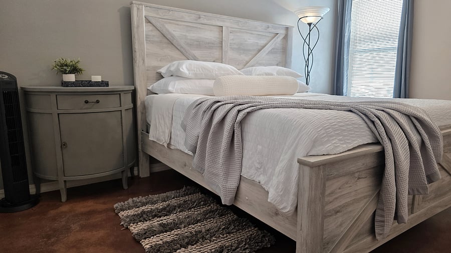 King bedroom with non-shared full bathroom $1,100