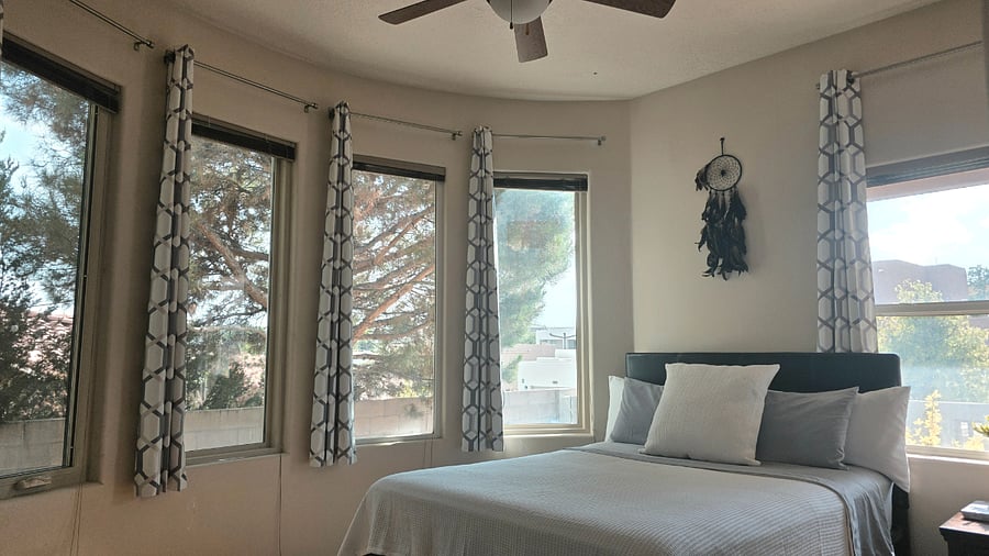 Queen bedroom with Smart TV & non-shared full bathroom. $1100