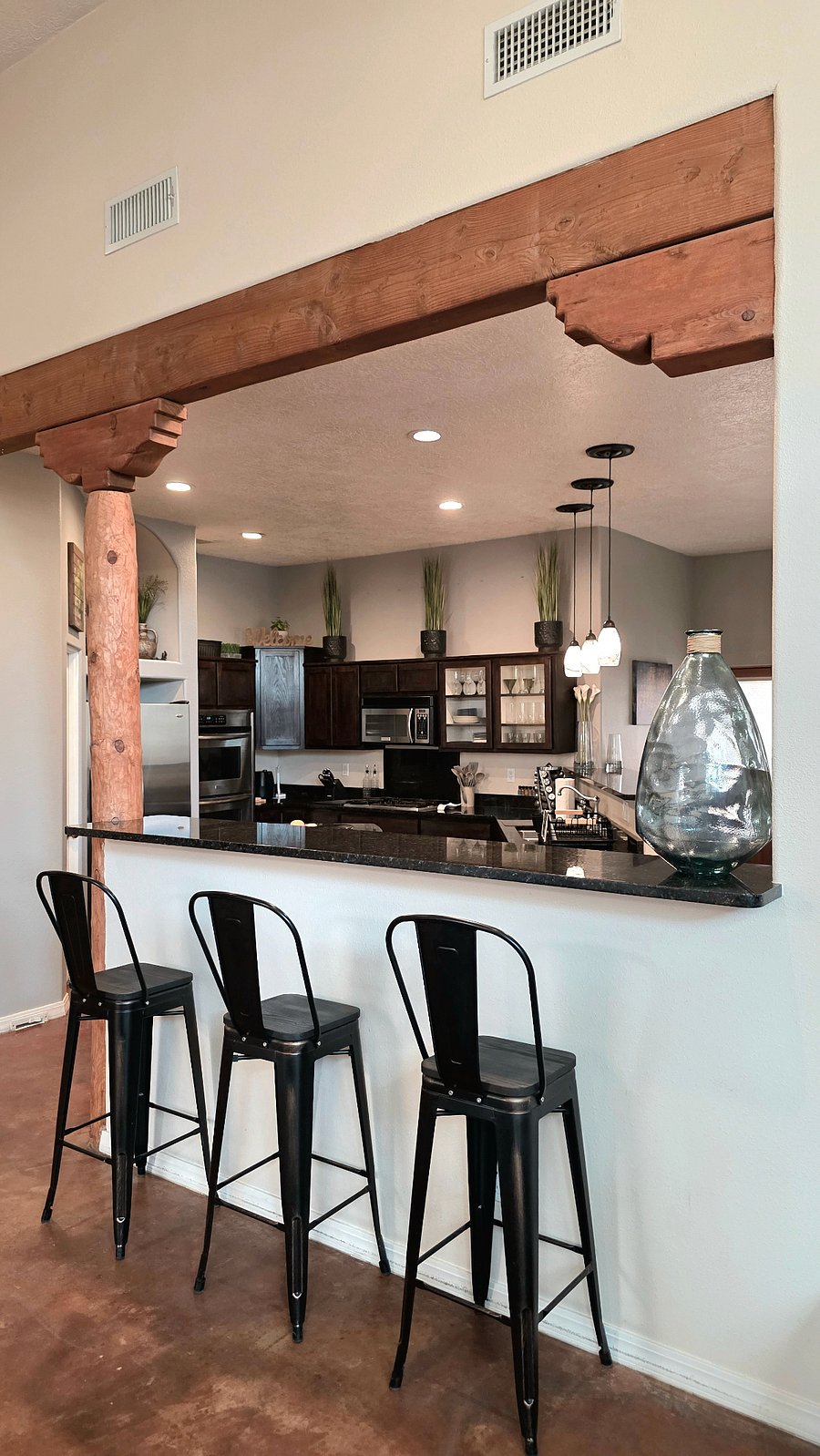 Plenty of counter & laptop space with 2 large bars + coffee & tea bar.