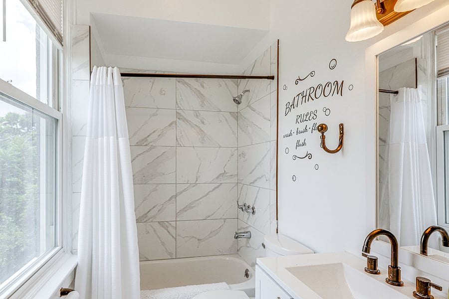 Shared full bathroom.