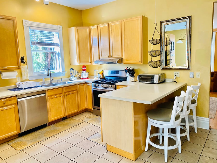 Kitchen with peninsula for additional seating