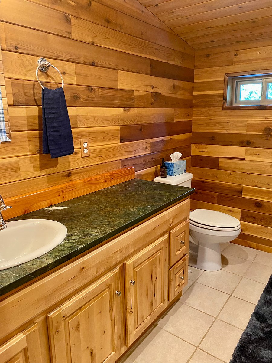 Upstairs shower 