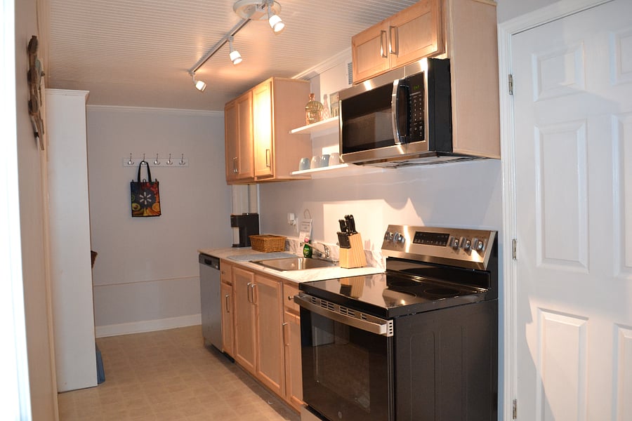 Kitchenette with full size appliances
