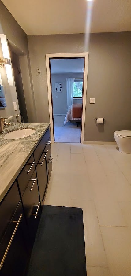 dual sinks, stand alone bathtub