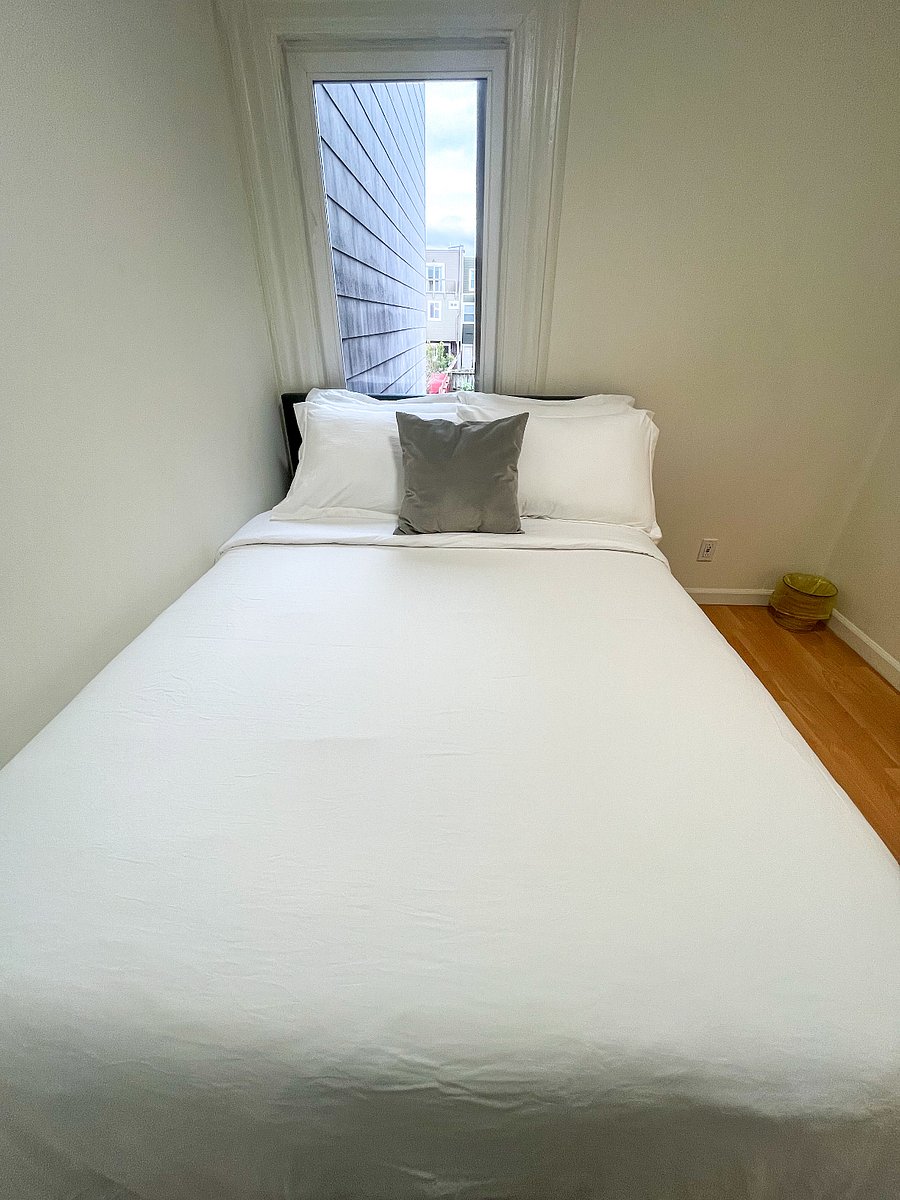 Bedroom 2
- Full Bed
