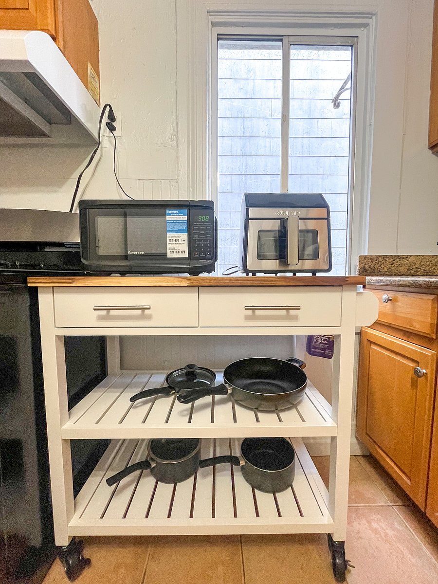 Microwave
Air Fryer
Pots & Pans