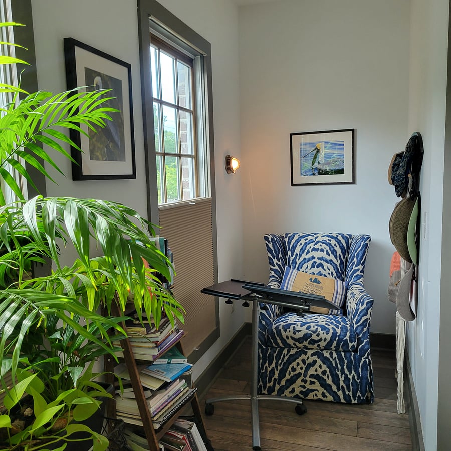 Cozy sitting area in Pelican King En Suite. Also has rolling laptop desk.