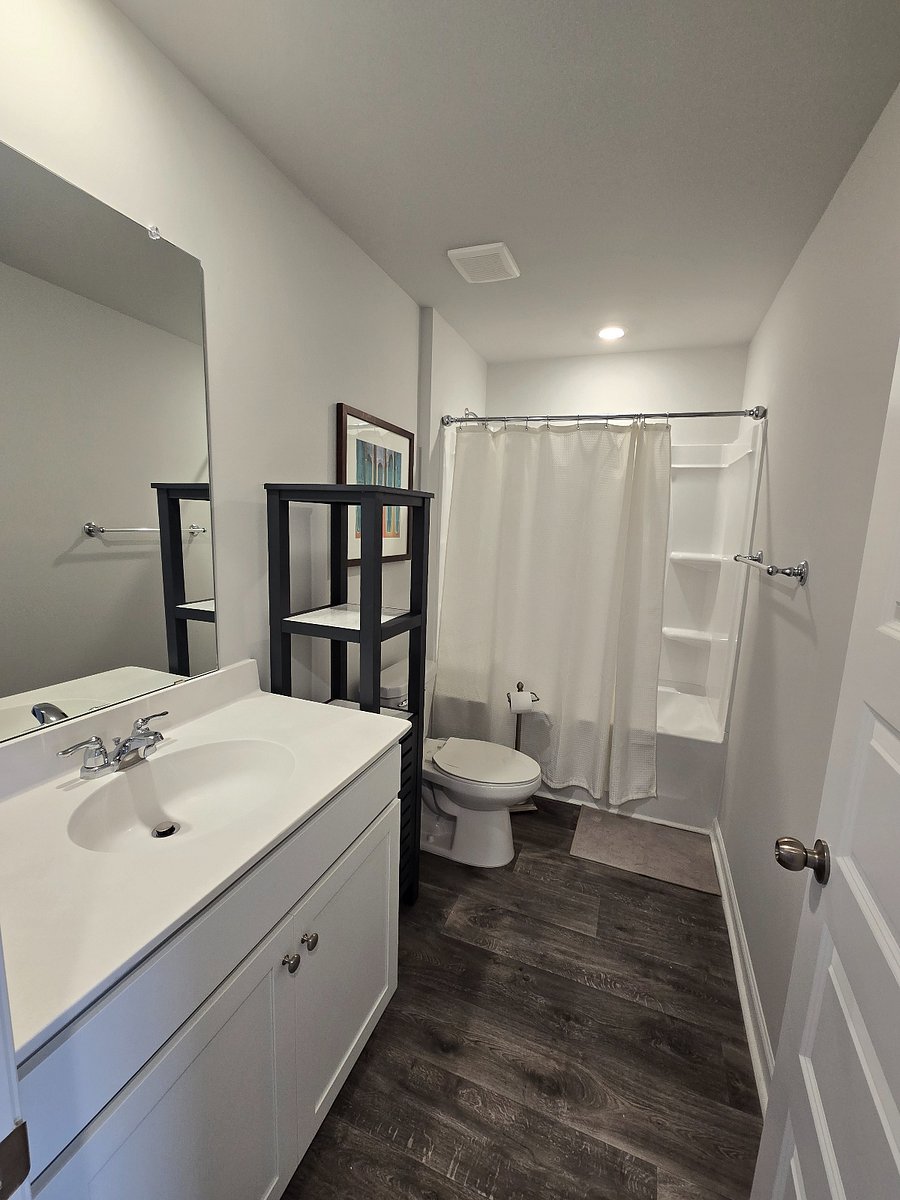2nd Full Bathroom