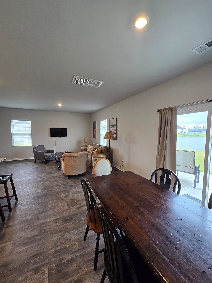 comfortable main room w roku TV