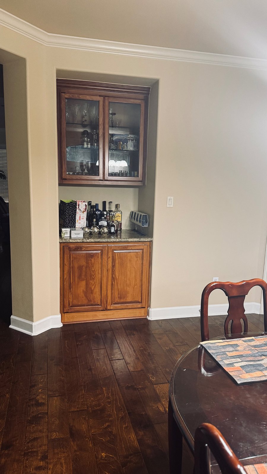 Liquor bar