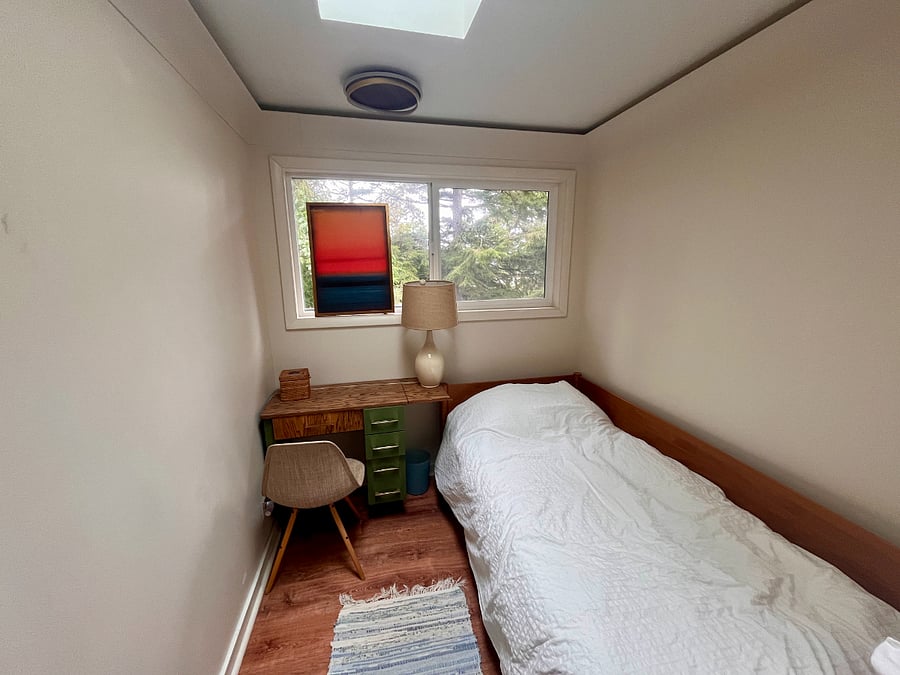 Twin bedroom