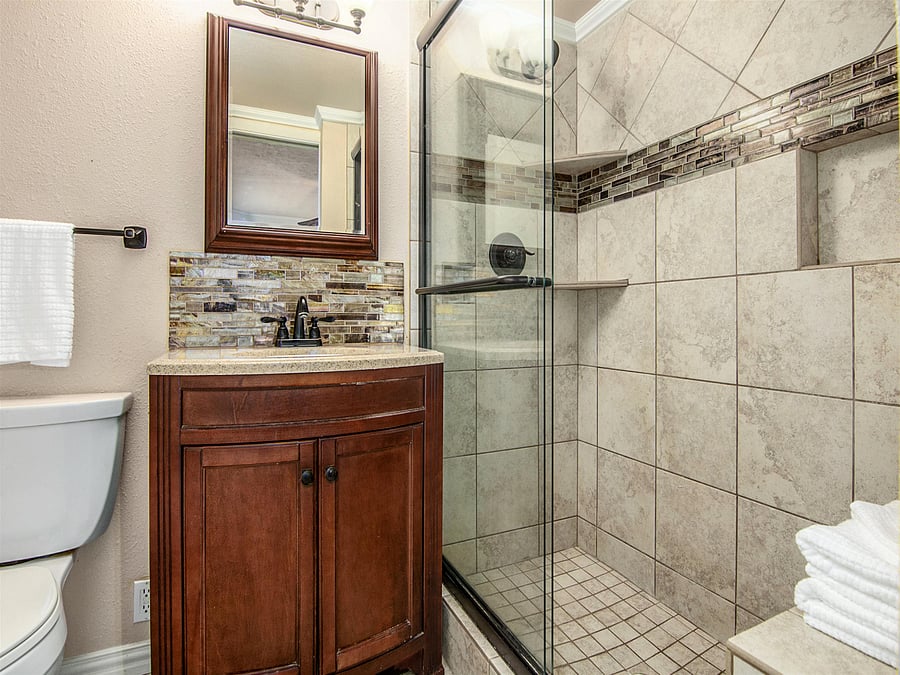 Ground level king bedroom ensuite