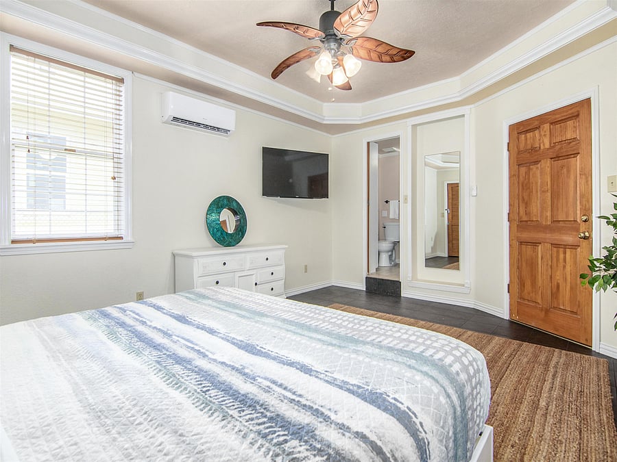 Ground level king bedroom