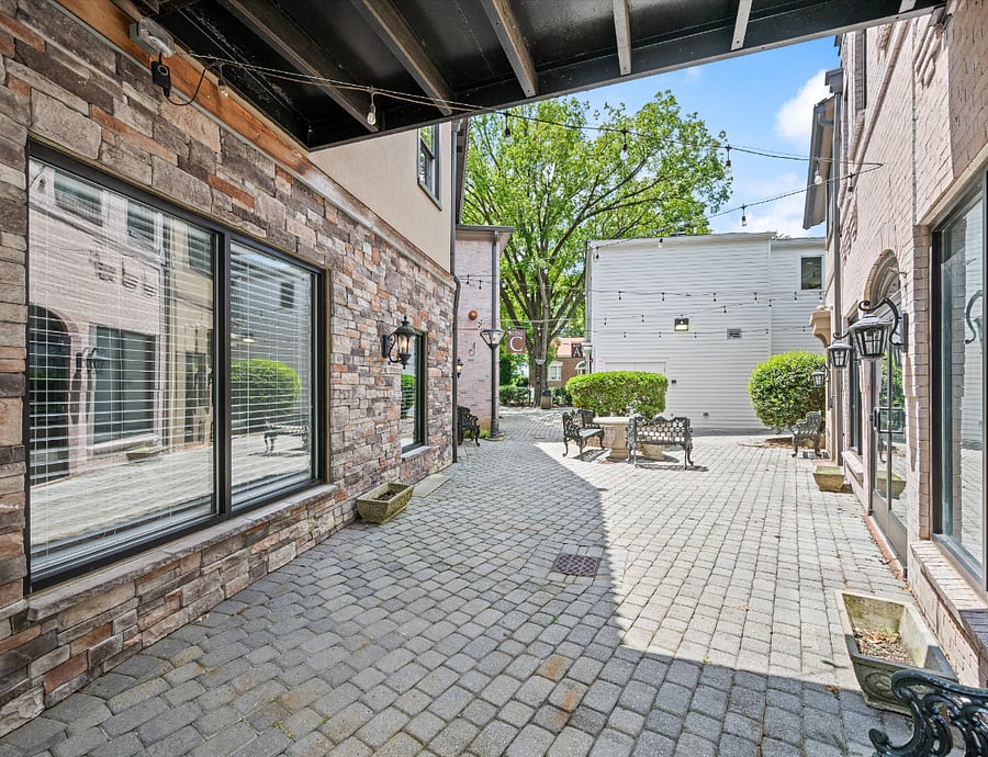 Exterior courtyard/ patio