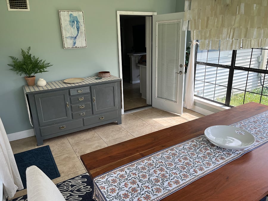Dinning room looking into kitchen
