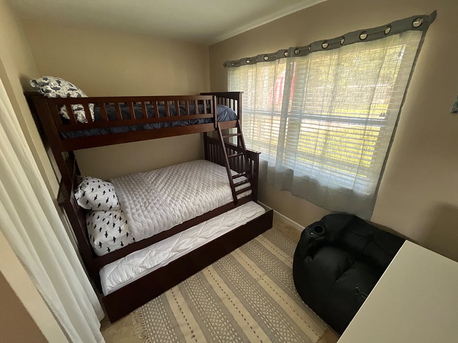 Room 3 (Twin and Full bed)
