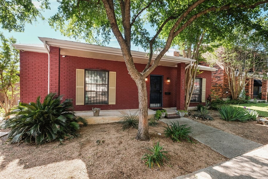 Little one story garden home that has a big spacious surprise inside!
