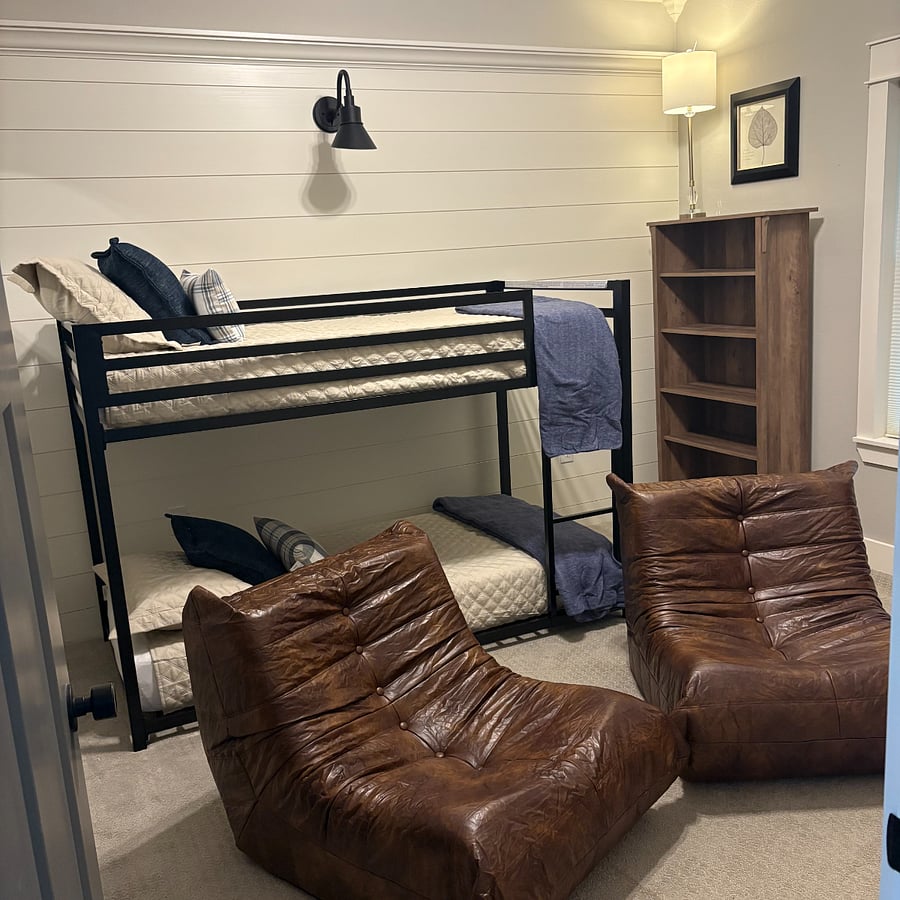 Extra bedroom with bunks.