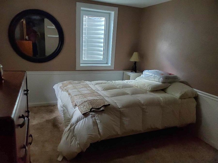 Bedroom: lots of natural light