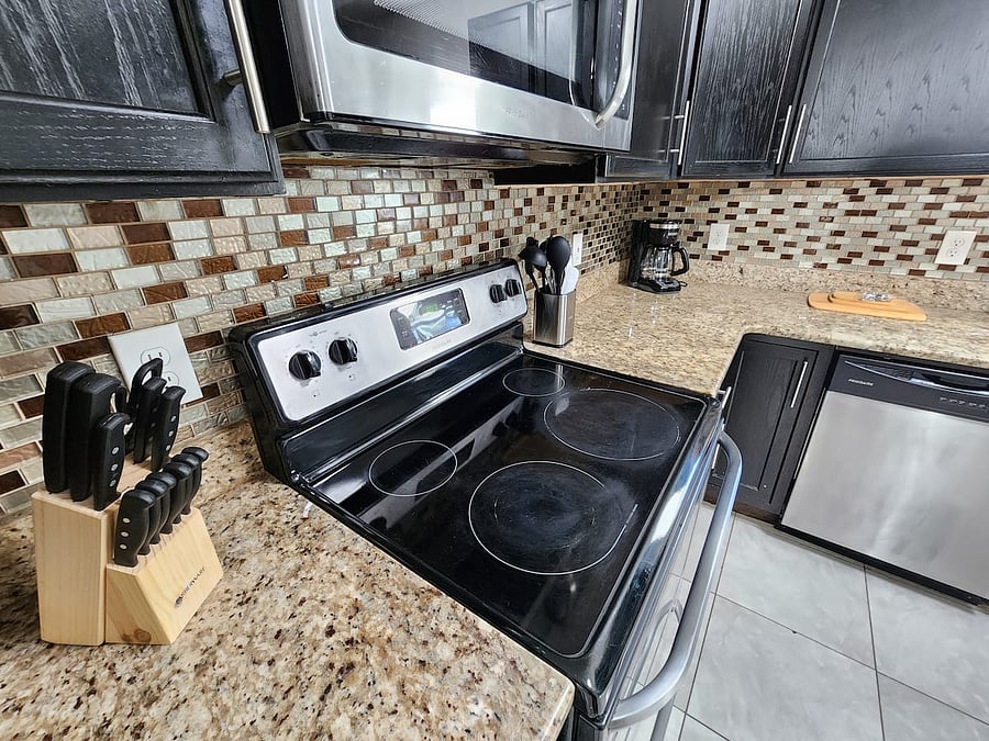 Furnished Finder property 883613_2 photo 17