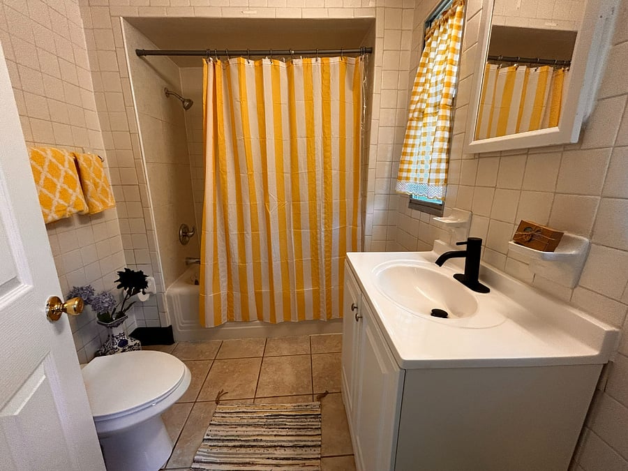2nd Floor Bathroom