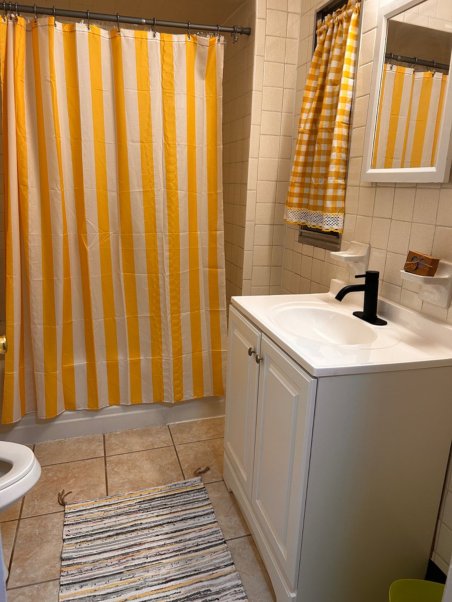 2nd Floor Bathroom
