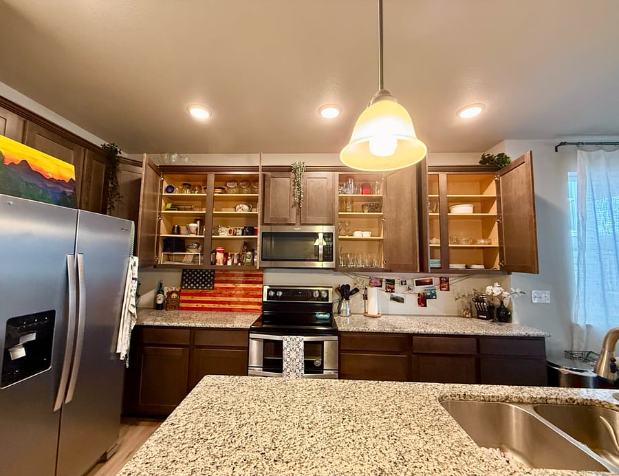 Full kitchen